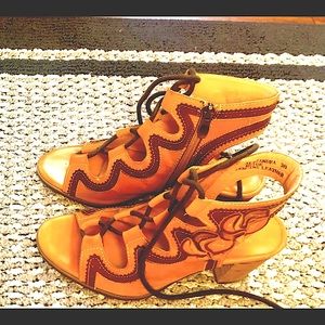 L ‘Artiste European Leather Sandal sz  8 worn 1 time